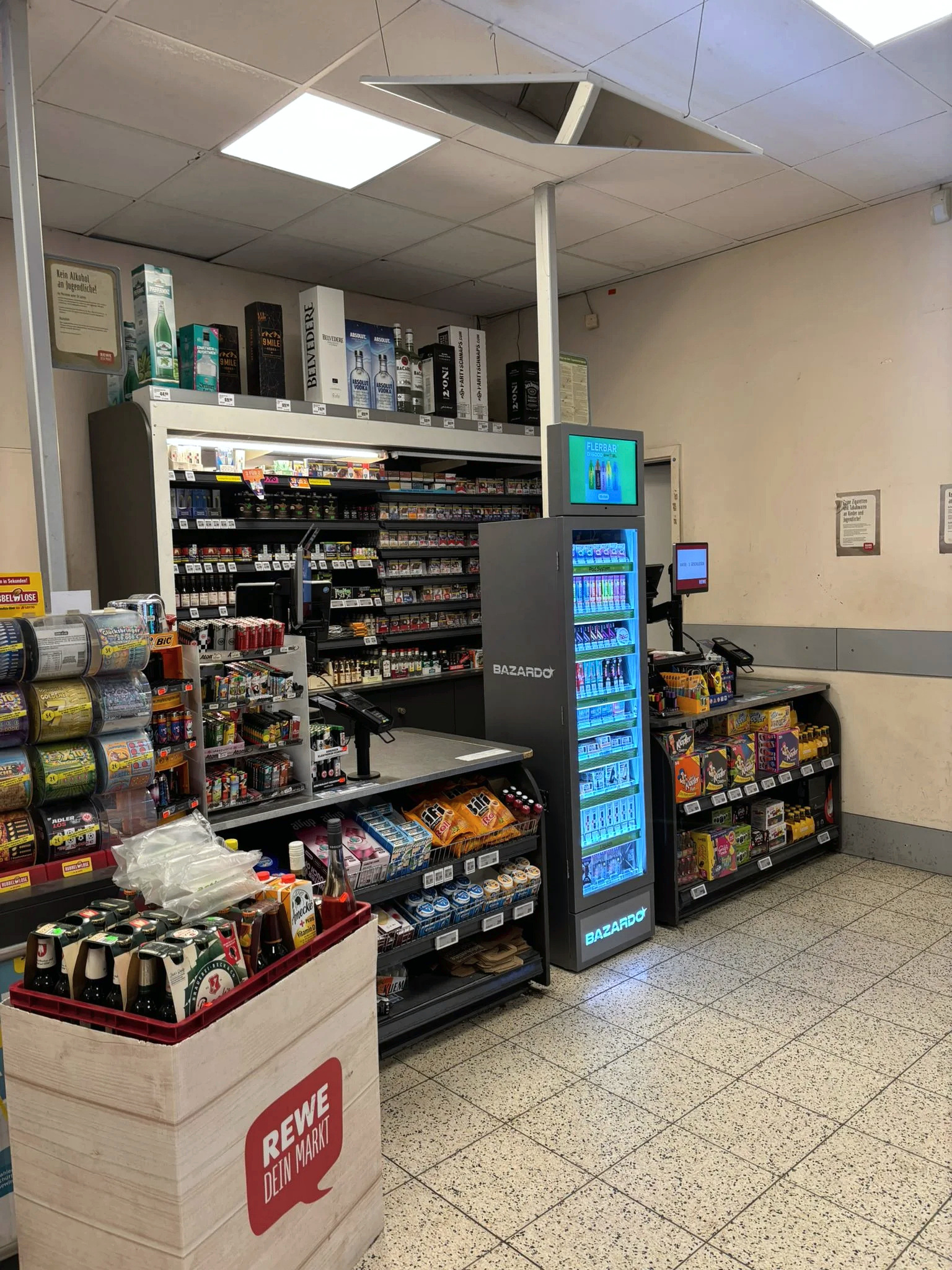 Bazardo Verkaufsvitrine bei REWE, München